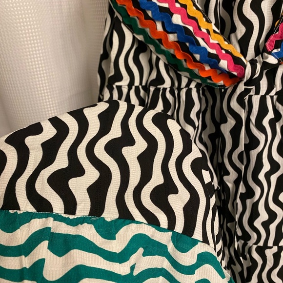 VOY BLACK/WHITE DRESS WITH RIC-RAC BELT - SIZE L - NWT - Picture 7 of 10